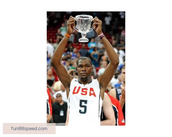 詹姆斯连发动态狂赞布朗尼布莱斯轻松夺得西区冠军